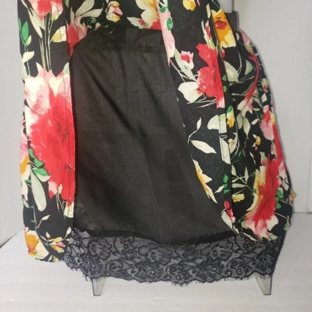 JUNK BLACK RED FLORAL LACE SKIRT SIZE SMALL